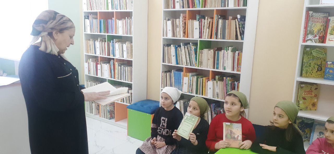 Книжнуая выставка «Великий сказочник природы»