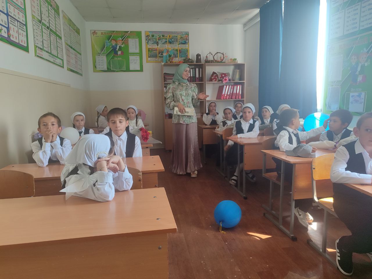 Утренник «Дорога знаний нас зовет»