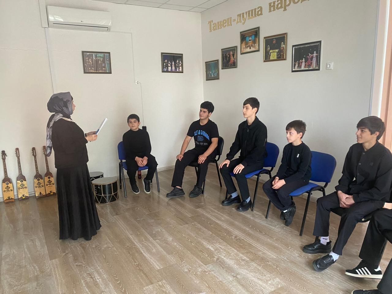 Информационный час «Мир на кончиках пальцев»