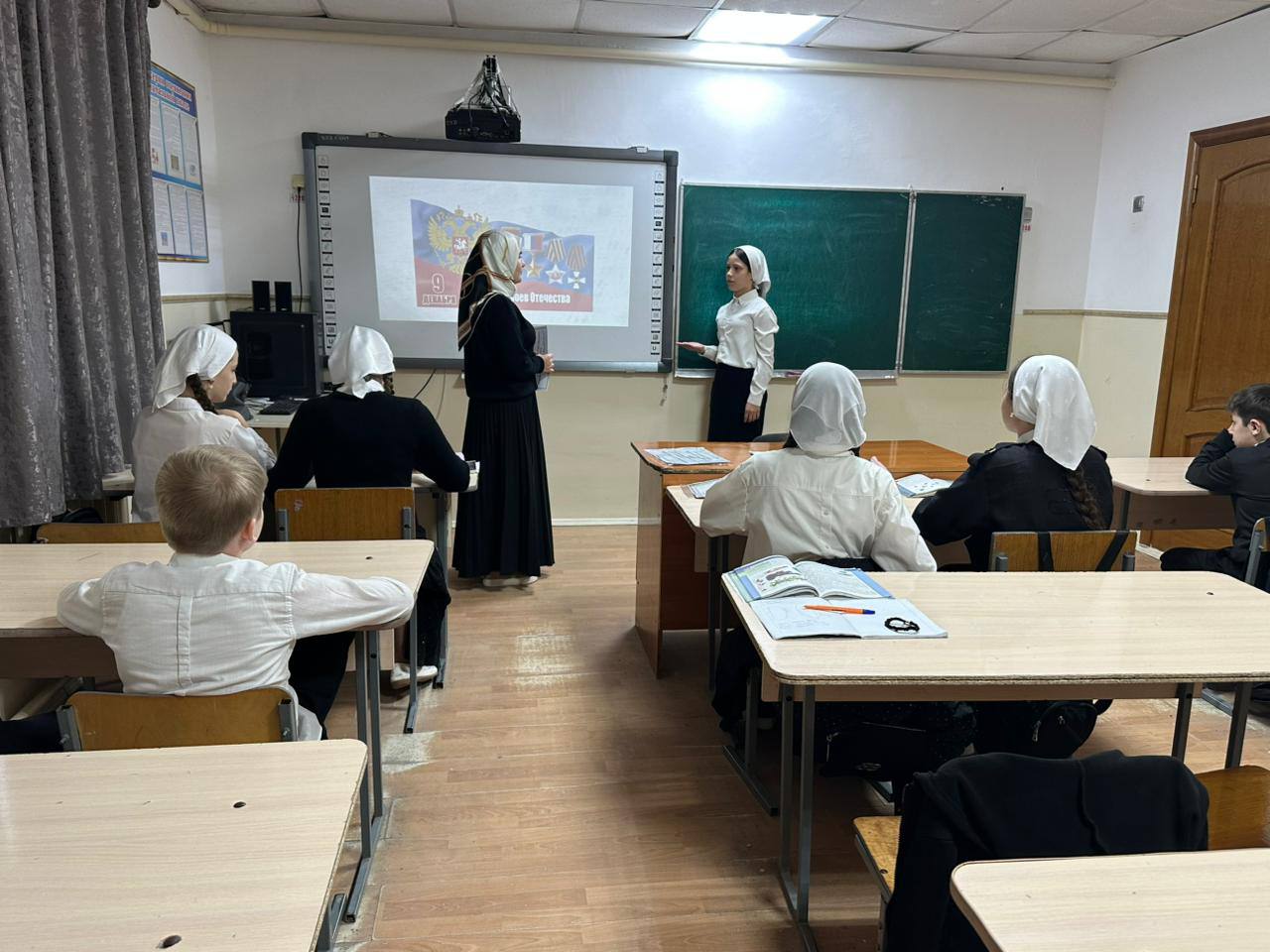Патриотический час «Герои Отечества-гордость России»