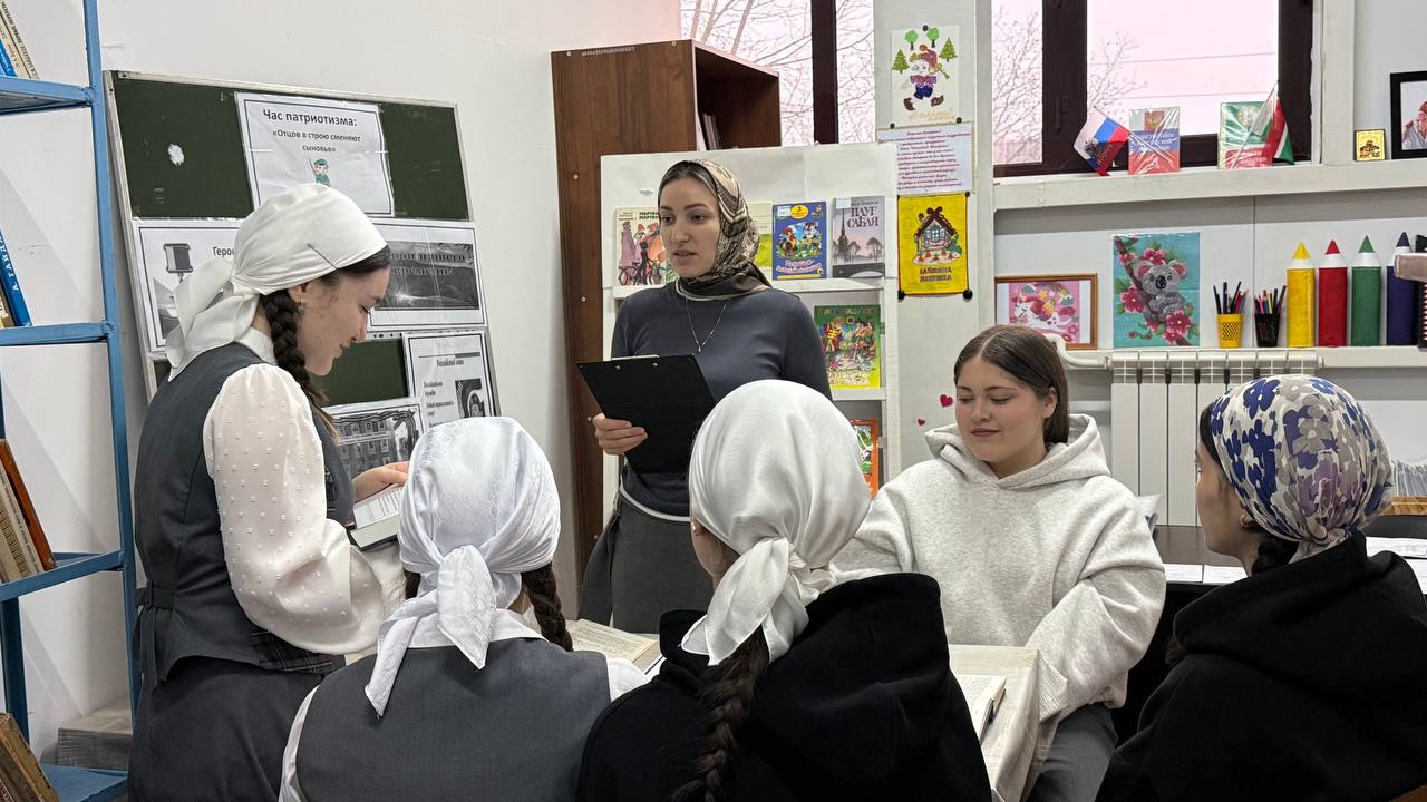 Час патриотизма «Отцов в строю сменяют сыновья»
