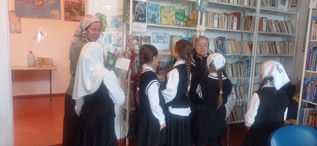 Экскурсия по библиотеке «Книгу читаешь, как на крыльях летаешь»