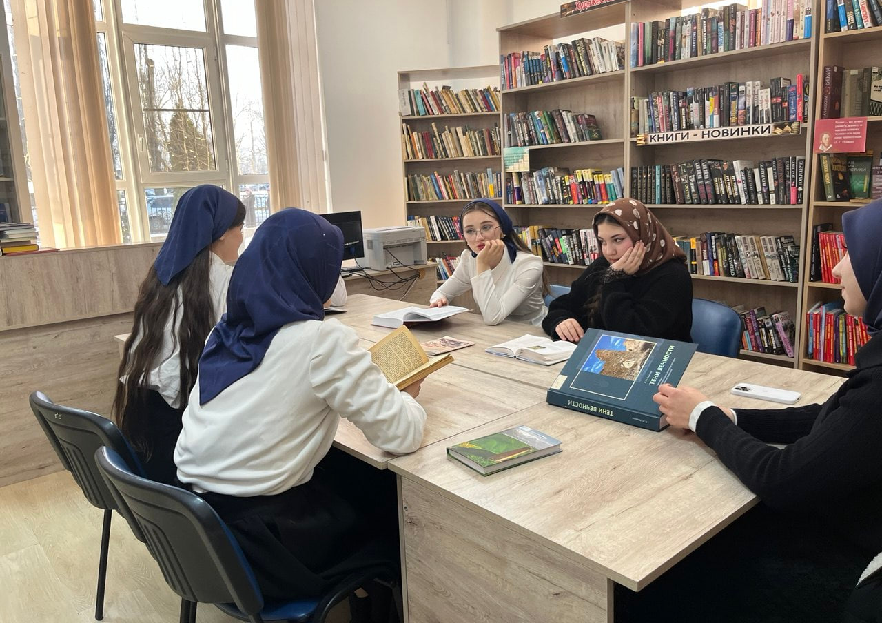 Краеведческий обзор «Про отчий край спроси у книг»