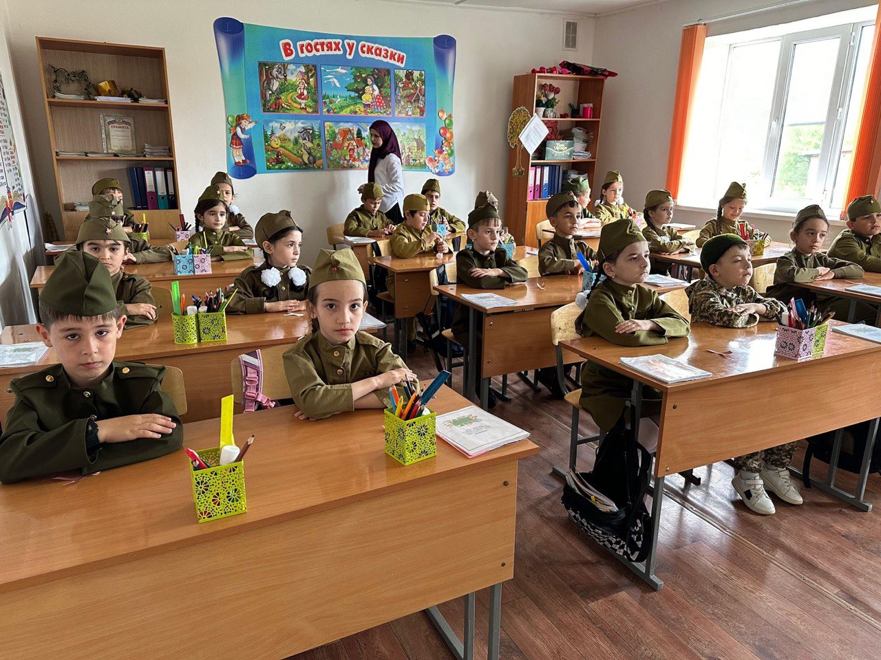 Историко-патриотический час «Стоит на страже родины солдат»